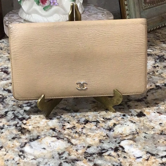 CHANEL Handbags - Chanel Wallet w/ dust bag and box.